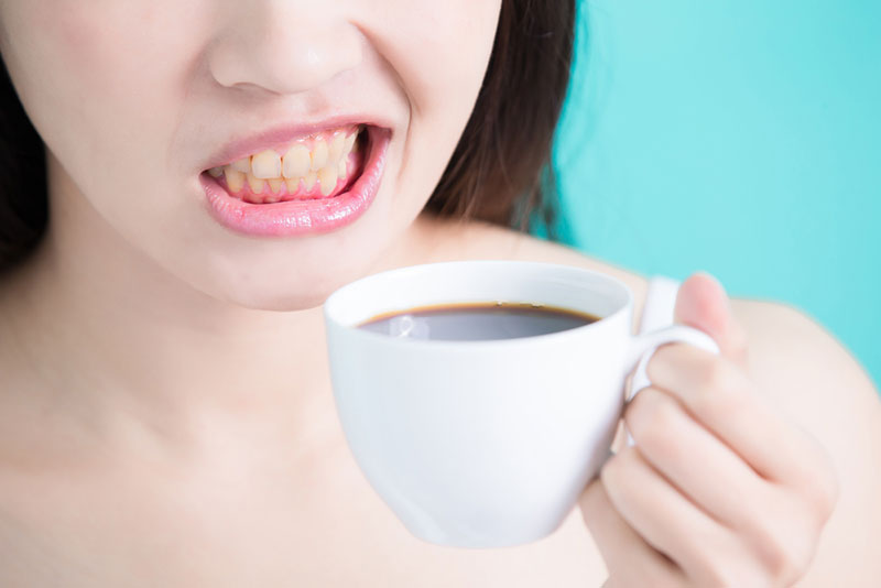 5 Foods that Stain Teeth