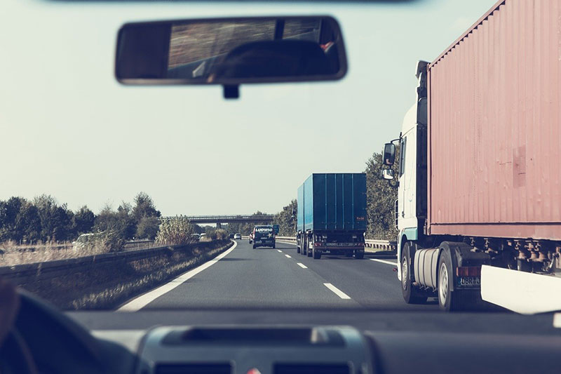 A person driving a car on a highway showing what it would look like to move after hiring movers in Fort Lauderdale during the coronavirus outbreak.
