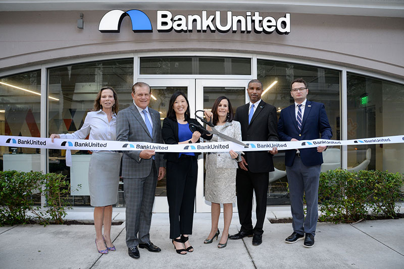 (L-R) Kimberly Maroe, Broward County Public Information Manager; Gerry Litrento, BankUnited Senior Executive Vice President, Retail and Small Business Banking; Lisa Shim, BankUnited Executive Vice President, Head of Consumer and Small Business Banking; Eris Sandler, BankUnited Executive Vice President, Retail Executive; Keval Simmons, BankUnited Vice President, Market Leader; Eugen Bold, Aide to Broward County Commissioner Tim Ryan. 