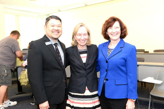Tom Nguyen Doris Kearns Goodwin Pulitzer Prize Winning Historian and Biographer and Dr. Linda Howdyshell with Broward College